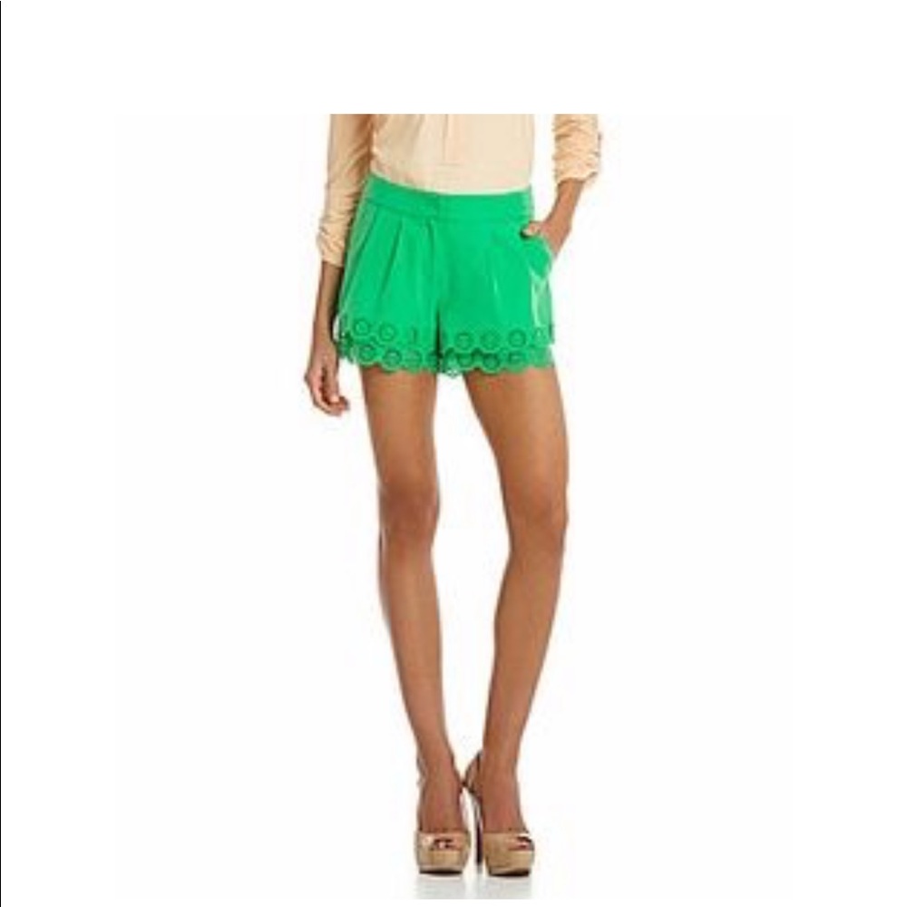 Gianni Bini Green Scalloped Edge Shorts